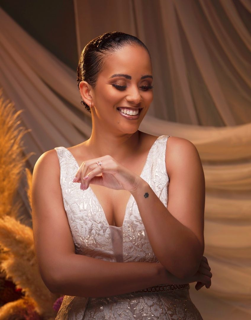 Logotipo de Cremilda Medina