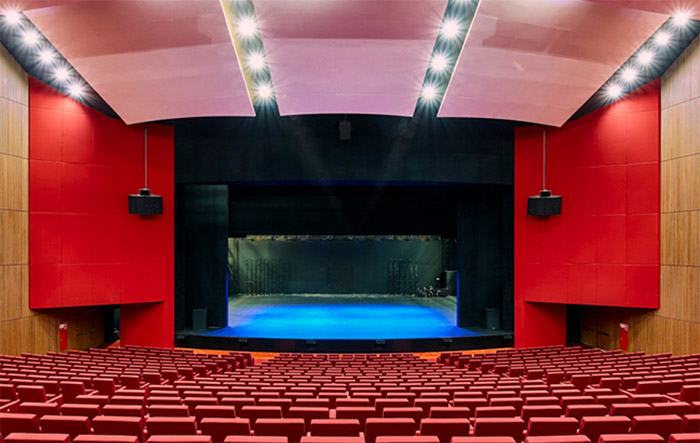 El teatro en el Centro Niemeyer avanza hacia la “plena accesibilidad”