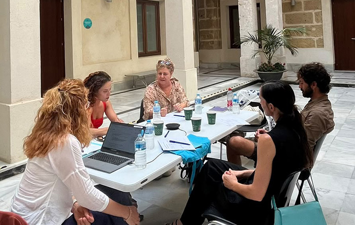 El Festival Cádiz en Danza acoge el primer focus group del circuito Danza a Escena para analizar el futuro de la danza en España