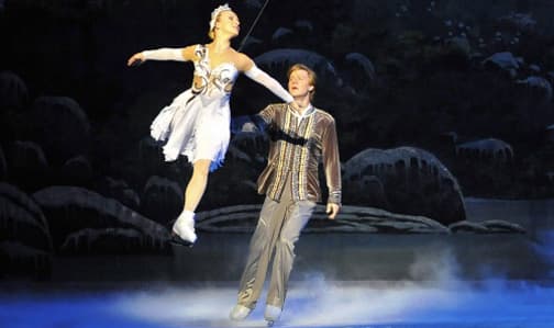 “El lago de los cisnes” sobre hielo, en el Teatro Jovellanos de Gijón