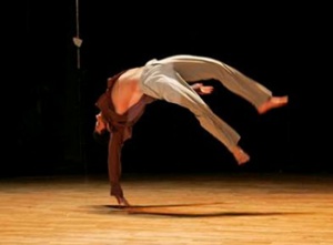 El coreógrafo español Roberto Oliván dirige a 15 jóvenes artistas en el espectáculo de circo ‘Crece 2011’