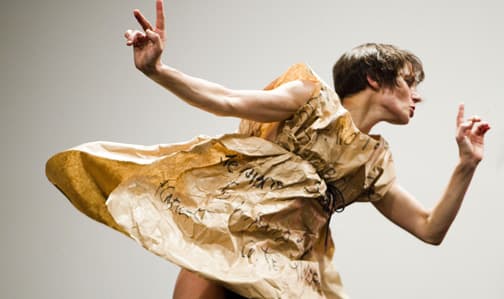 La compañía La Permanente llega al Teatro Chapí con una propuesta de danza-teatro “cercano”