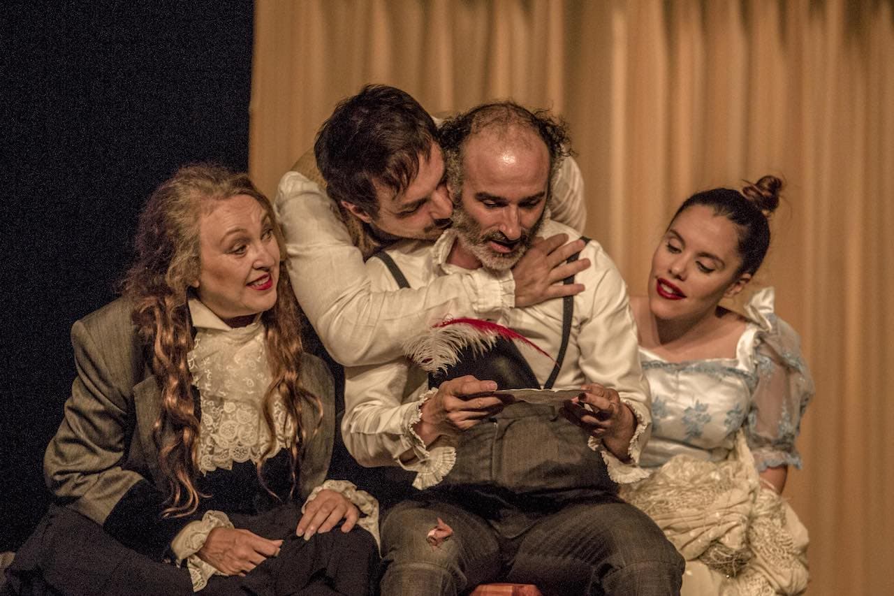 De lo fingido verdadero