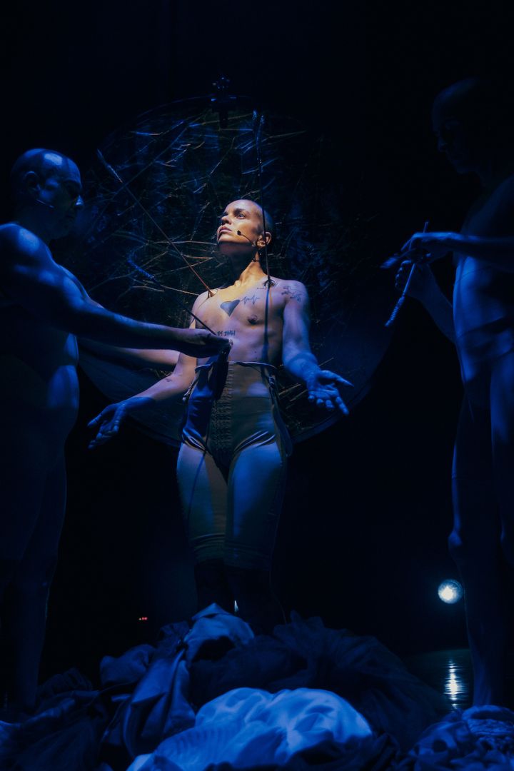 LA JÁCARA DE LOS CUERPOS IMPOSIBLES