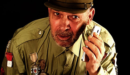 Aquí el enemigo, ¿Dígame?