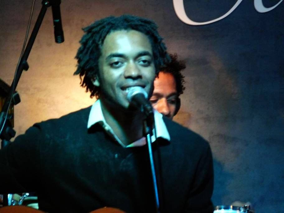 Bino Barros , música de Cabo Verde