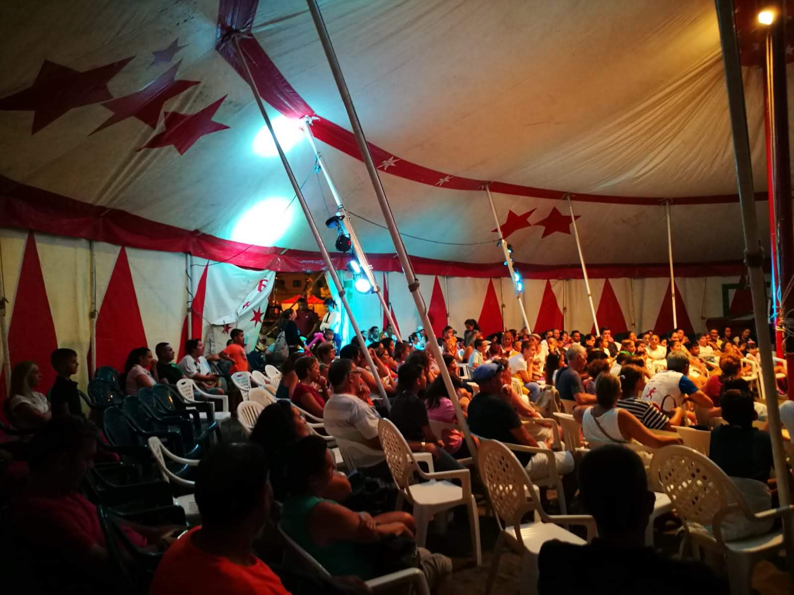 CIRCO EN LA CARPA