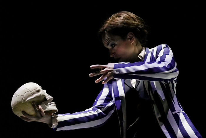 LAS  TRAGICAS PAYASAS DE SHAKESPEARE