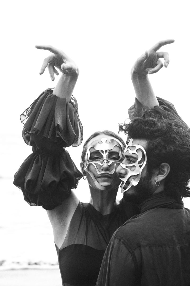 Emilia y Pablo: De Púrpura y Melancolía