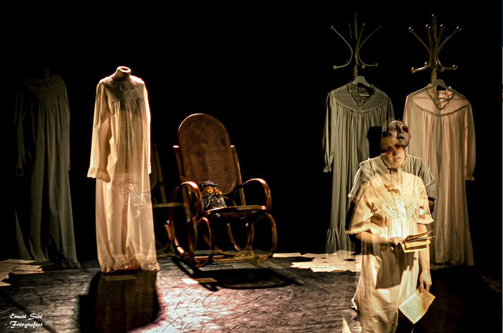 Grito de Mujer entre los Muertos