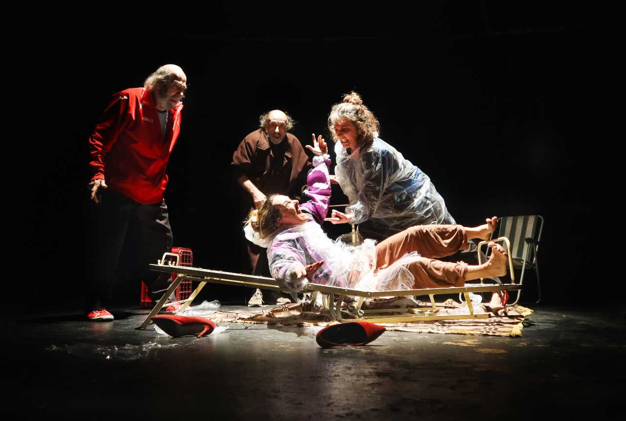 TODOS LOS ANGELES ALZARON EL VUELO 