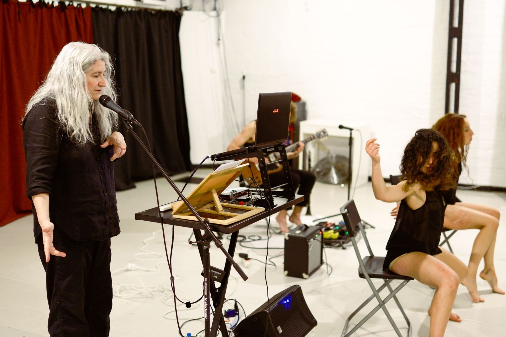 Vestida con arcilla: la performance