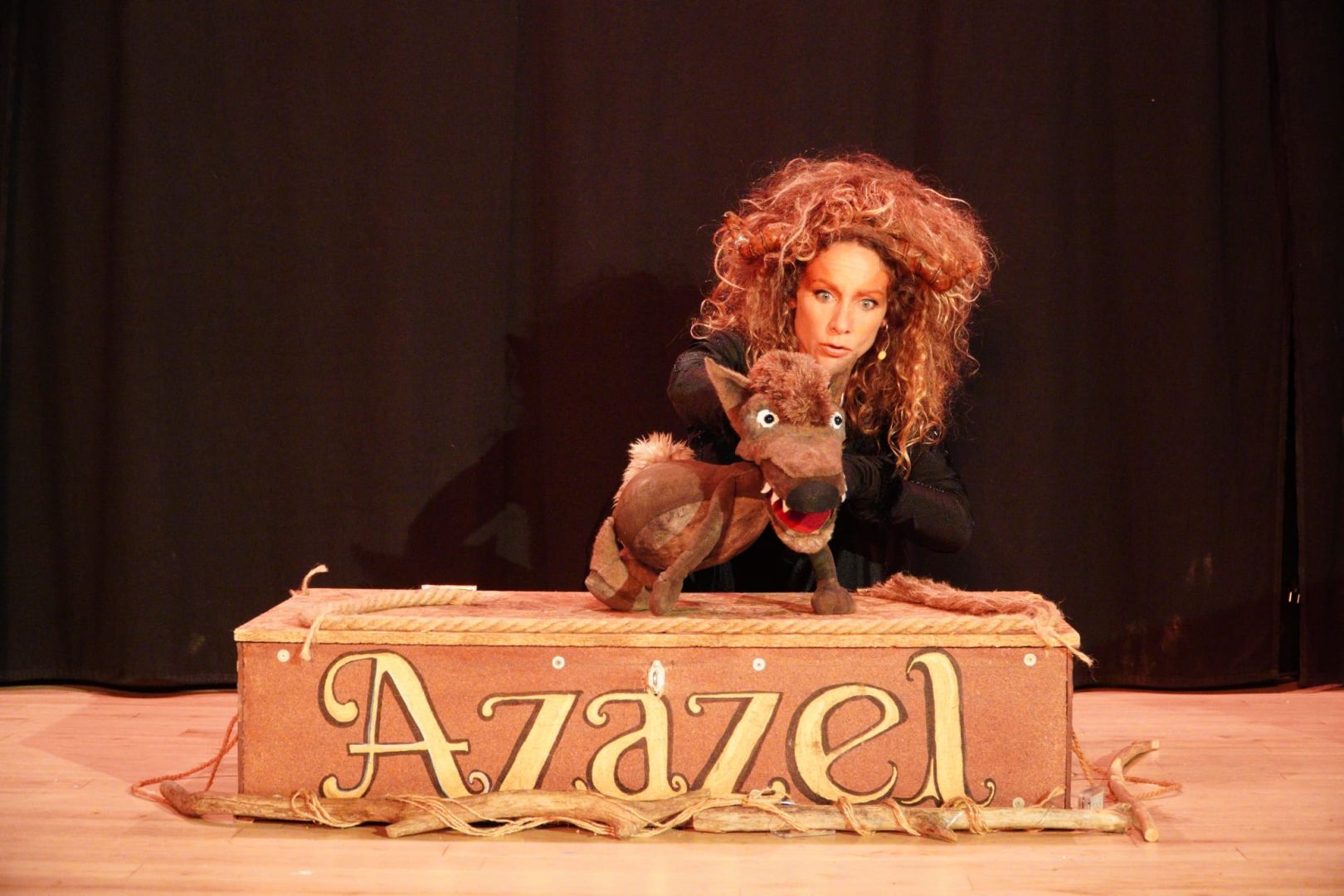 Azazel, el cabaret de los chivos expiatorios