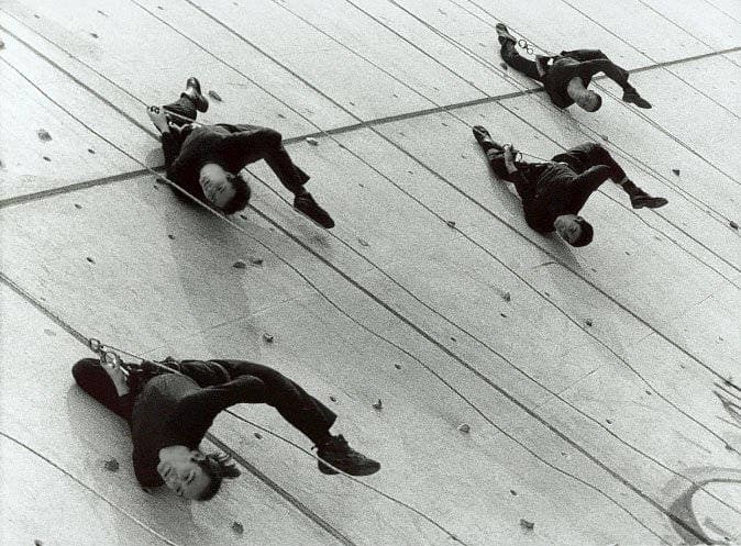 LOS HOMBRES TAMBIËN MUEVÉN PAREDES