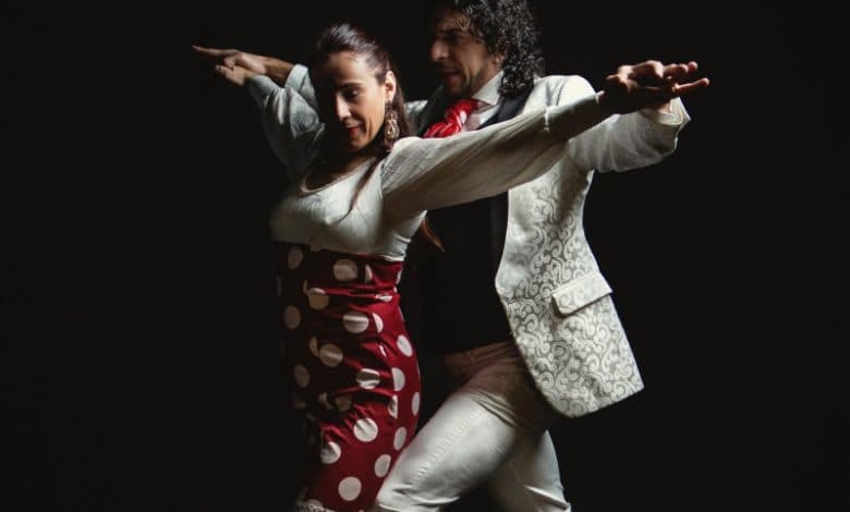 DE RAIZ - ESPECTÁCULO AL MÁS PURO ESTILO "TABLAO FLAMENCO"