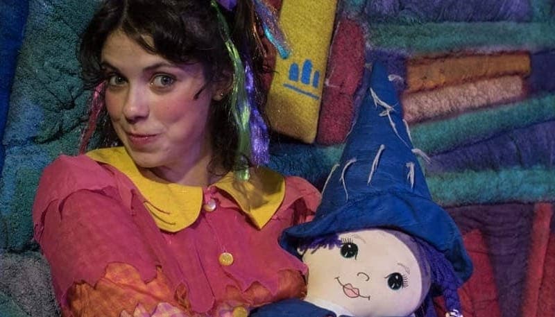 Tina, la bruja fina
