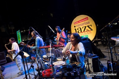 Cristina Morales (Percusiones y Voz)