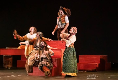 Farra Cia Lucas Escobedo