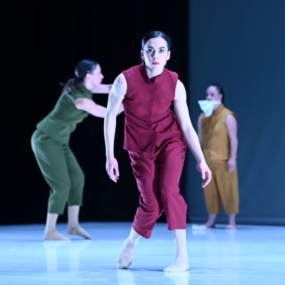 «The Bird», de Cía. Danza Vinculados y LamatDance Company. Fotografía de Juan Antonio Cárdenas.