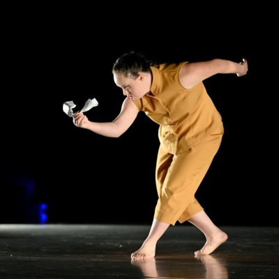«The Bird», de Cía. Danza Vinculados y LamatDance Company. Fotografía de Juan Antonio Cárdenas.